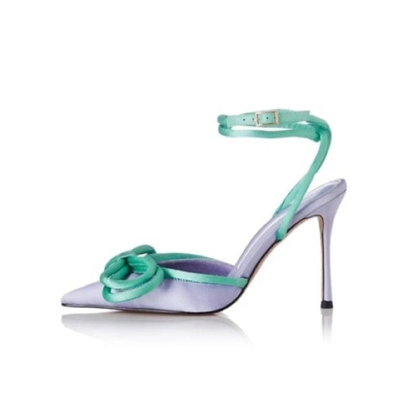 Shoes - Woman’s size 9 green heels with pointed toe and bow